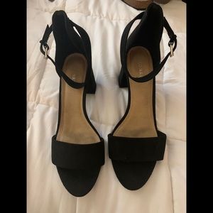 Women’s Black Old Navy Heels size 9
